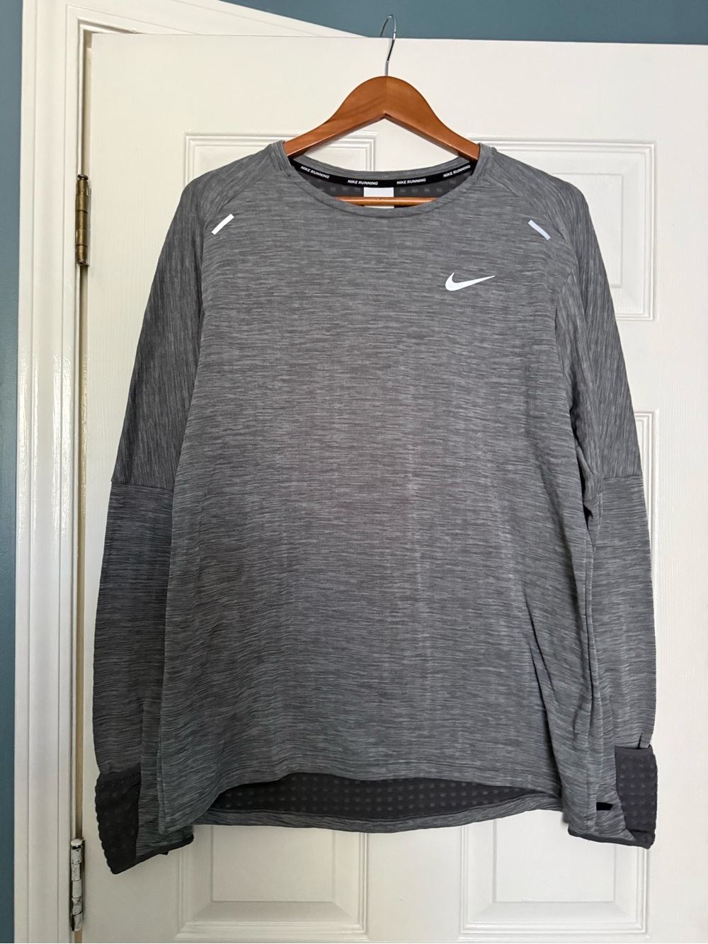 Men’s Nike Therma Fit Long Sleeve- Size Large